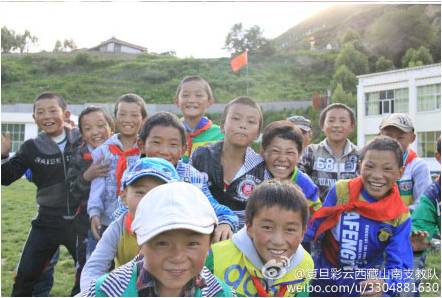 7��14�������⵽�����·�����ٹ���֮��6�������(f��)����W(xu��)����֧�υf(xi��)��(hu��)��֧���(du��)�K�ڵ��_(d��)��(sh��)�`������ɽ�ϼӲ�h�����l(xi��ng)����С�W(xu��)��֧�̹�������չ�_(k��i)���D��ȴ����r(sh��)��С�W(xu��)��������ӭ���(du��)�T���ĵ���(l��i)��