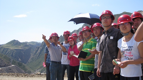 7��9�գ�ʯ���Ӵ�W(xu��)��������顱�F(tu��n)꠵ڶ���ǰ����˹����ˮ���м~���̣���(sh��)���{(di��o)�п�˹����ˮ���м~���̵ĵ��|(zh��)��r���D��꠆T�����J(r��n)�� ȡ�����ώ����v�⡣