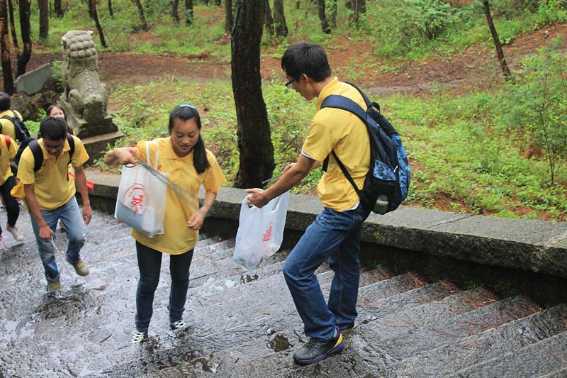 ��ǧ�{ɽ����ͽ����߻��(d��ng)�У��(du��)�T����ʰ���^(q��)�����������Ƶĭh(hu��n)��������