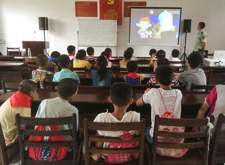 ־Ը����Ո���ą^(q��)�侯��꠰�ǰ�����ٽoС���т���������ȫ֪�R�v����