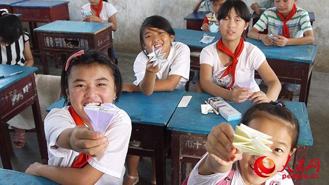 ���ϿƼ���W(xu��)��һ��һ·���x��(w��)֧���c����(zh��n)��ؚ�{(di��o)�Ќ�(sh��)�`�F(tu��n)���������(y��ng)�h��¹ɽ�(zh��n)�u�ŸG���_(k��i)չ�x��(w��)֧�̺ͷ�ؚ�{(di��o)�У�־Ը�߽o���ӂ��_(k��i)�O(sh��)�ֹ��n�����D�麢�ӂ�չʾ�ֹ���Ʒ�����F(tu��n)�(du��)�ṩ��