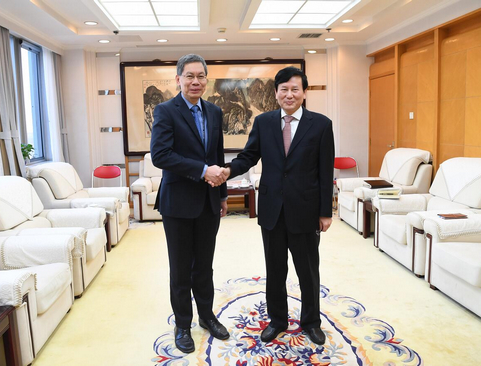 人民日?qǐng)?bào)社社長(zhǎng)、總編輯庹震會(huì)見新加坡駐華大使呂德耀一行