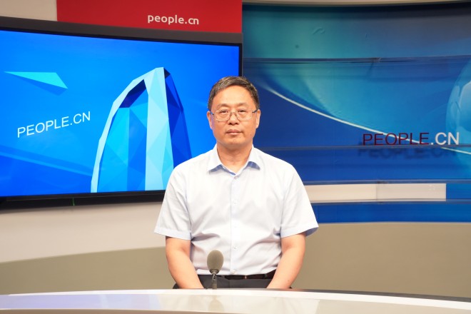 中國(guó)藝術(shù)研究院院長(zhǎng)、黨委副書(shū)記周慶富做客人民網(wǎng)。張力洋攝