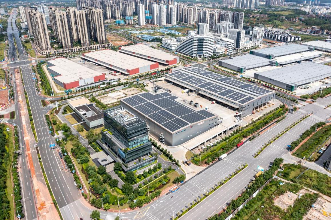 中新南寧國際物流園航拍圖。 人民網(wǎng) 嚴(yán)立政攝