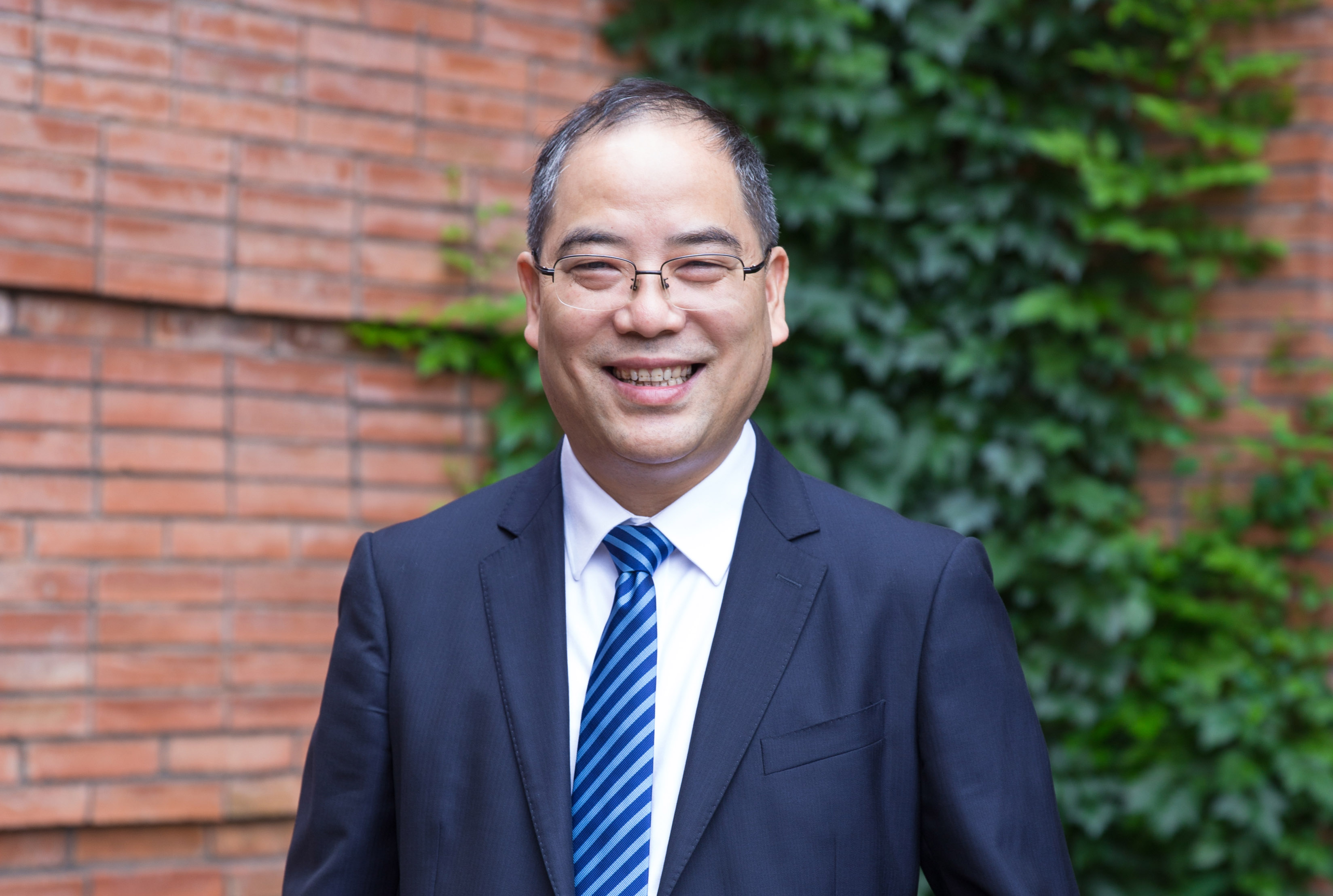 浙江工商大學黨委書記、教授 郁建興