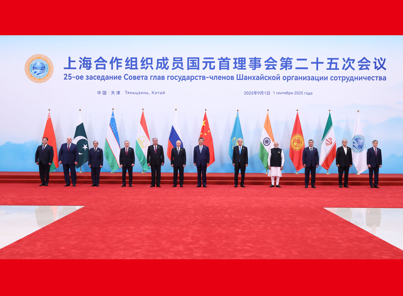 習(xí)近平同出席會(huì)議的上海合作組織成員國(guó)領(lǐng)導(dǎo)人、常設(shè)機(jī)構(gòu)負(fù)責(zé)人集體合影